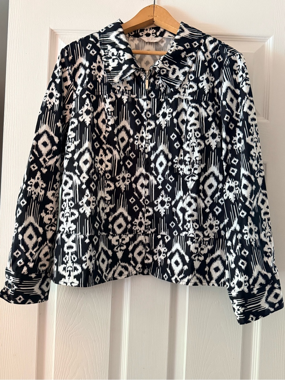 Women's Black & White Patterned Blazer Jacket